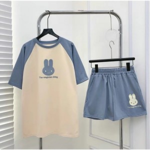Set of Women's Loose-fit Half-Sleeve T-Shirt + Wide-Leg Shorts THO MAGIC